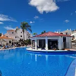 Sunny Oasis Amarilla Golf
